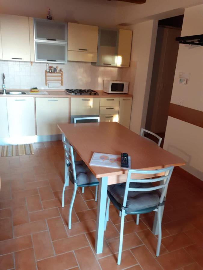 Il Poggio Da Leo Apartment Capanne Luaran gambar